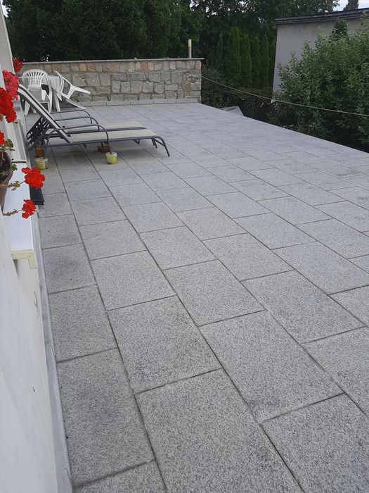 Uslugi ogolnobudowlane  elewacje tarasy balkony bruki montaz szamb itp.
