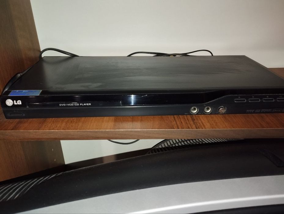 Подам DVD-плеєр LG