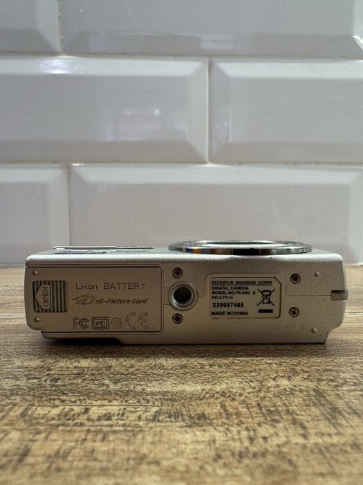Продам цифровий фотоаппарат OLYMPUS FE-200  в  збереженому стані