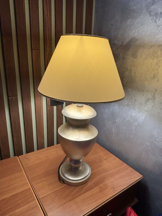 Лампа настільна класична