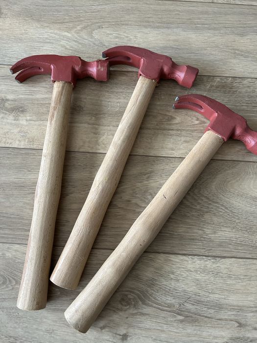 Молоток гвоздодёр. Ручка деревянная