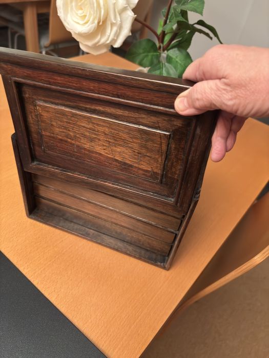 Caixa de madeira de Mahjong.