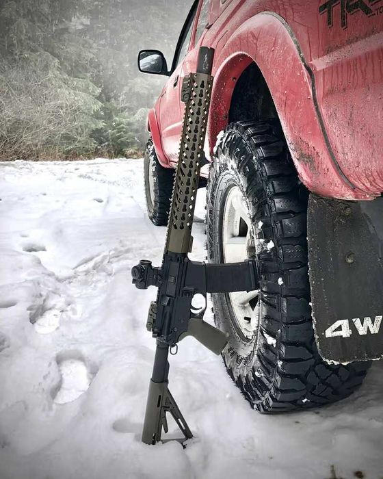 Цевье консольное для AR-15 Длина 42 см/40 слотов пр-во Monstrum  USA