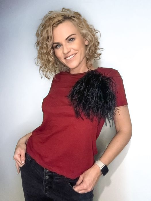 Czarna duża broszka ze strusich piór rozmiar xl