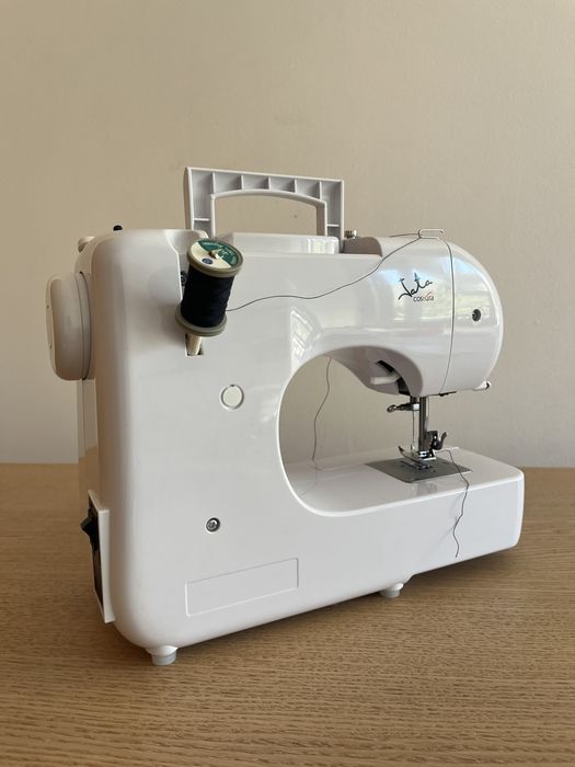 Maquina de Costura JATA Genesis 695 (13 pontos)