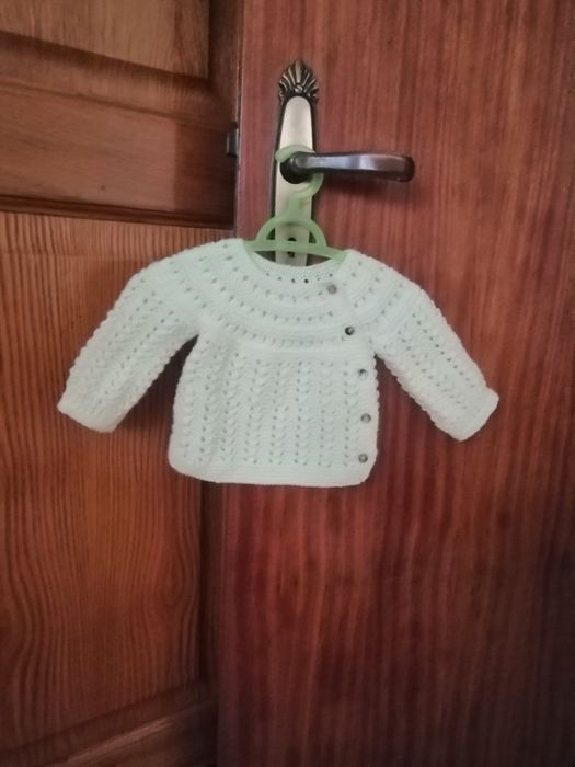 Roupa bebé em tricô à mão