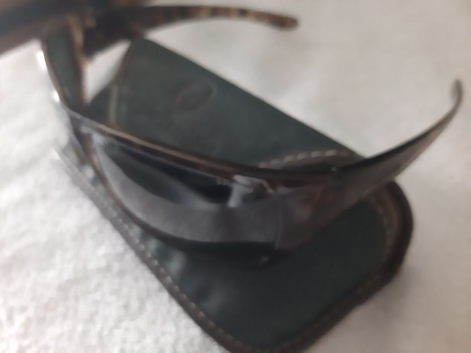 Oculos de sol originais c/ estojo novos