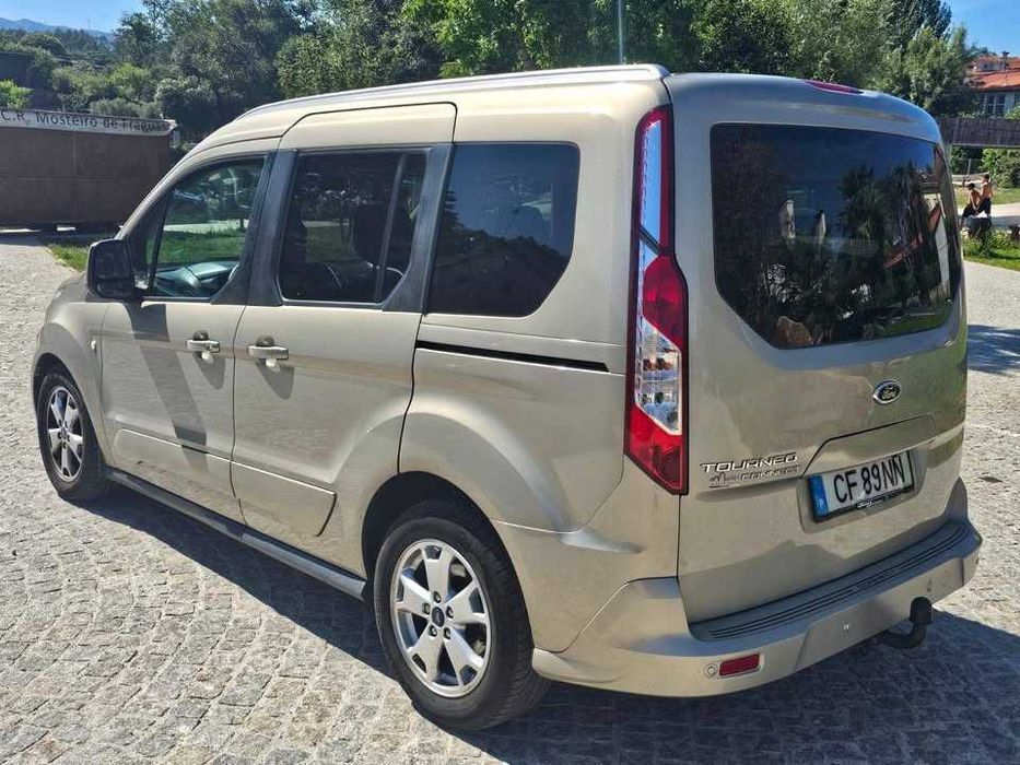 Ford Tourneo Serie Especial foto 4