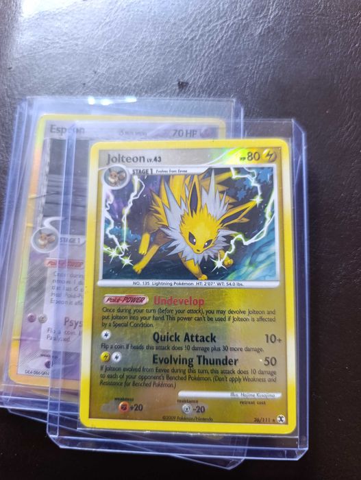 Cartas Pokémon antigas.