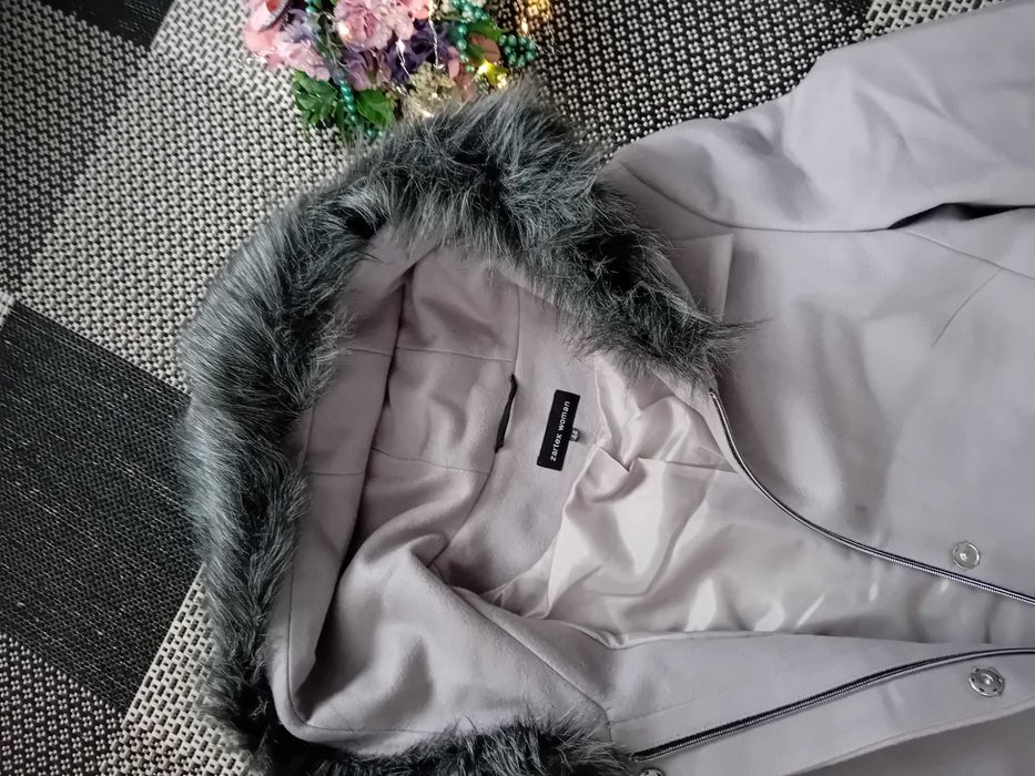Płaszcz z futerkiem odpinanym