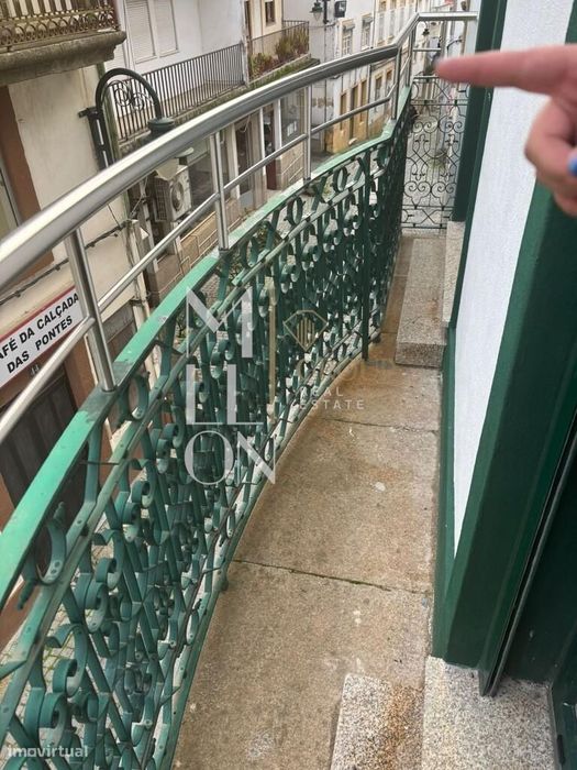 Apartamento T1 totalmente reconstruído no centro histórico da vila do