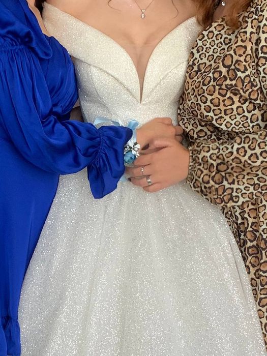 Продам весільну сукню