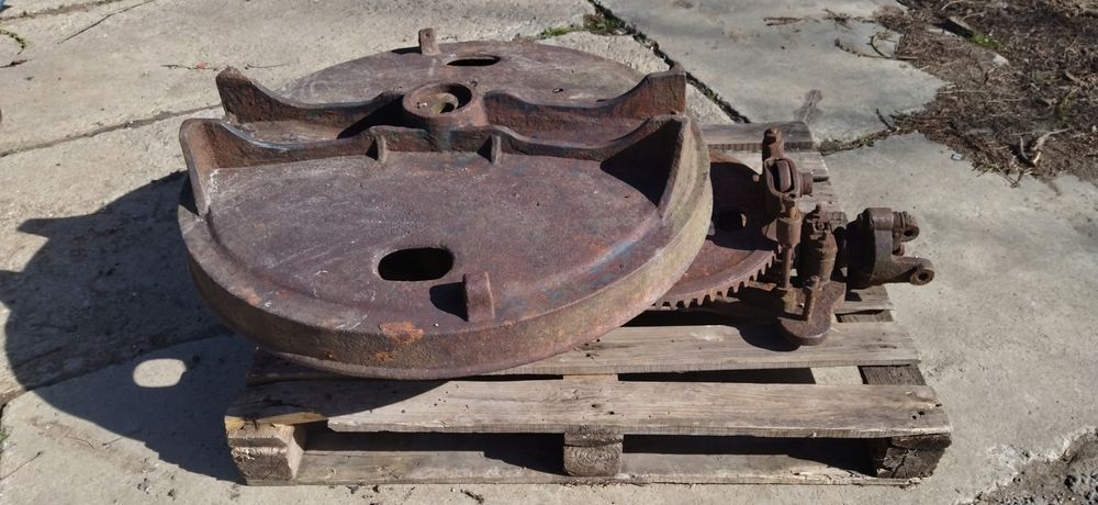 Stary zabytkowy kierat konny koła zębate żeliwne oryginał PRL