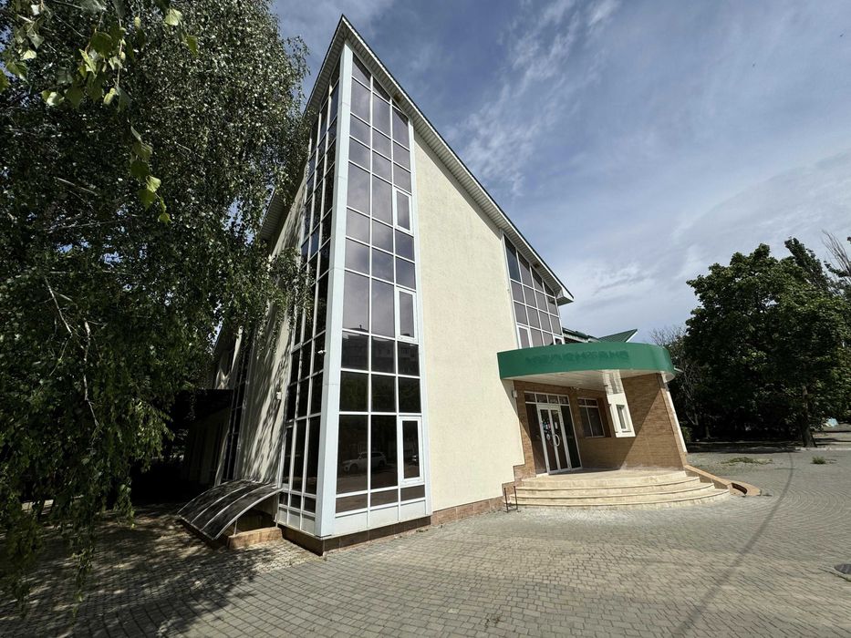 6 Слобідська  окремо стояча будівля 1000 кв.м. ціна 100000 грн/міс