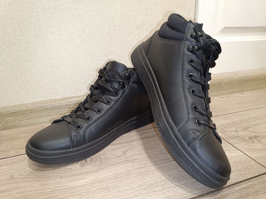 Кросівки, взуття