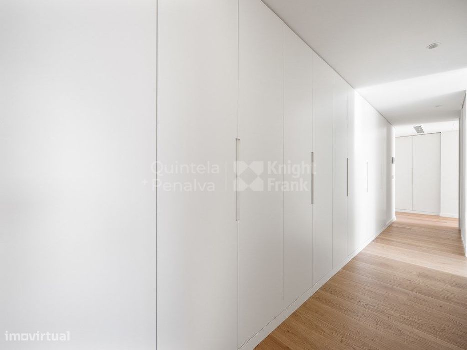 Apartamento T2 em condomínio com piscina em Campolide