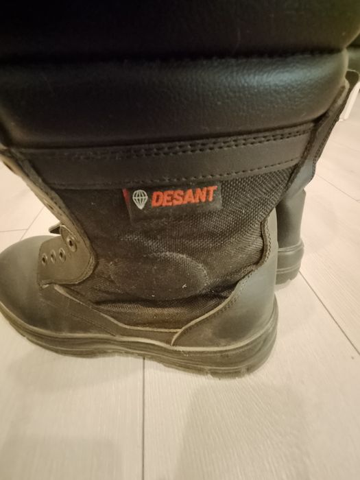 Glany ciężkie buty firmy desant
