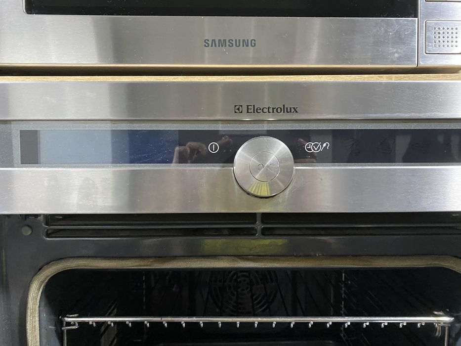 Встраиваемый духовой шкаф Electrolux EOC 69400