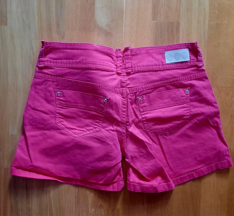 Czerwone krótkie spodenki denimowe Bershka 36 S