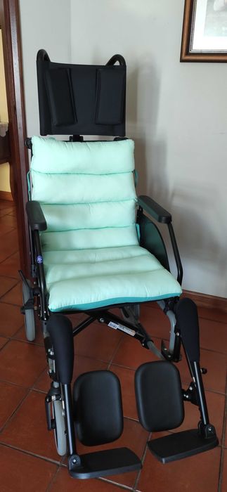 Cadeira de rodas reclinável como nova. Oferta de almofada anti escaras