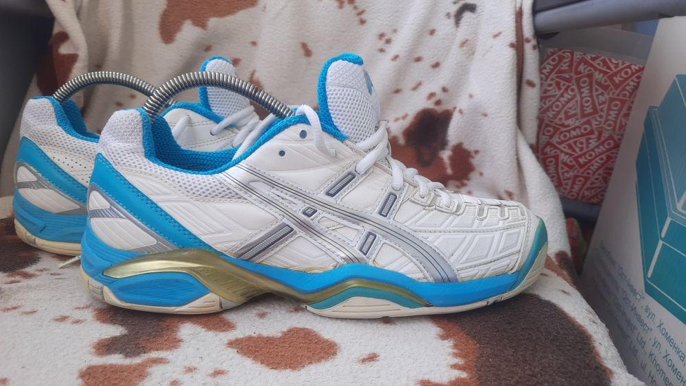 Жіночі кросівки Asics 40