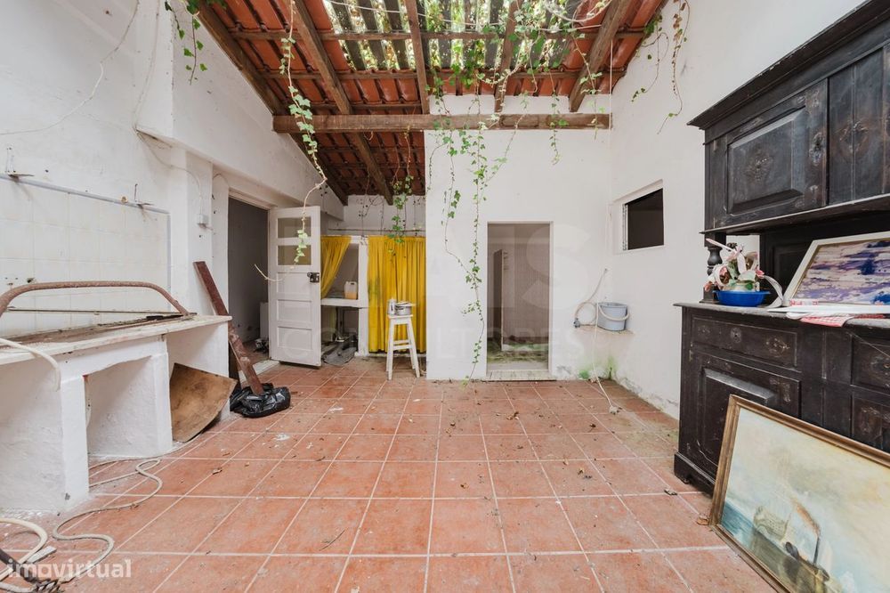 Moradia inserida num amplo terreno com 4.730 m²