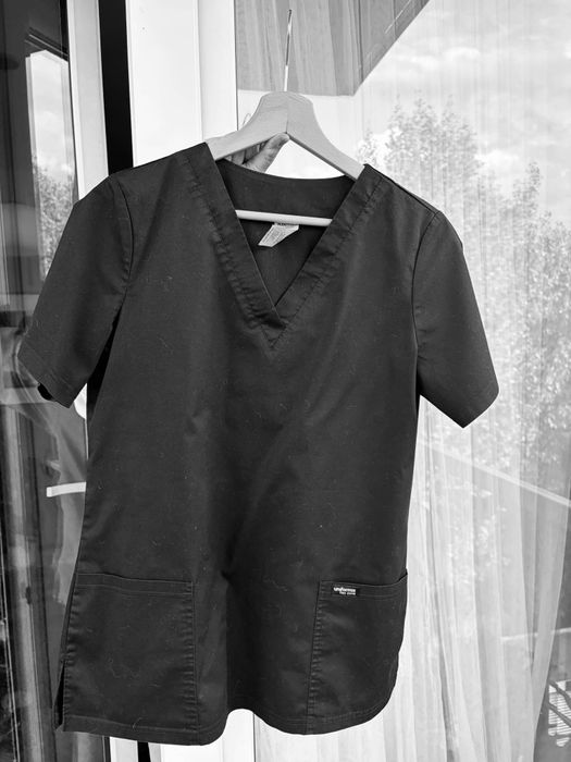 Czarny uniform medyczny r.36