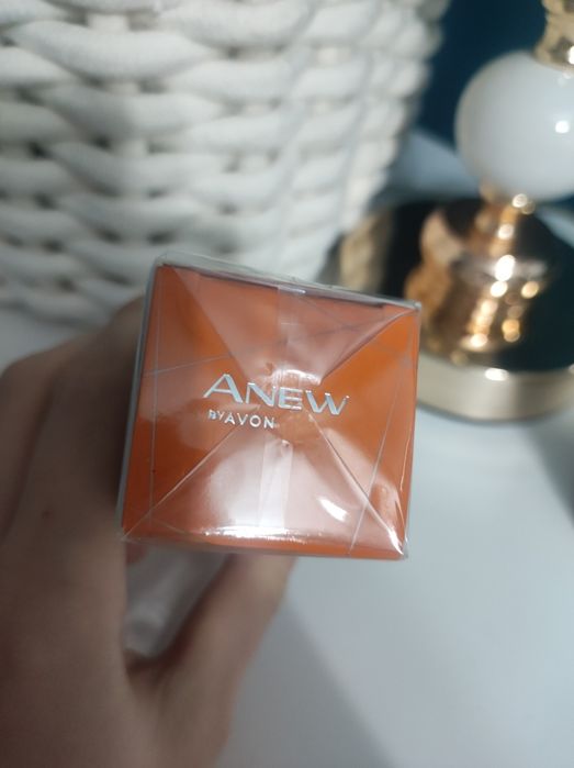 Serum z witaminą c Anew z Avon