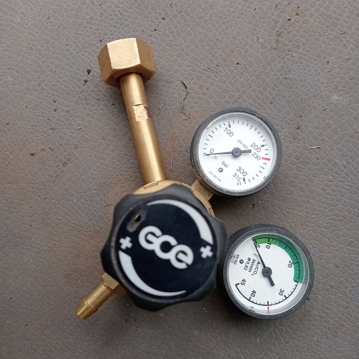 Редуктор для аргону або суміші