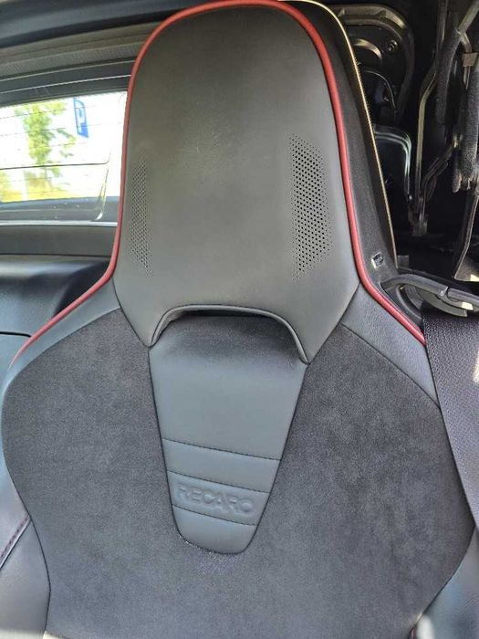 Carro descapotável Mazda Mx5