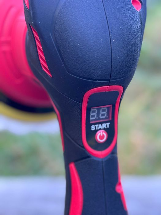 Szlifierka polerka do renowacji kloszy lamp działa na aku MILWAUKEE