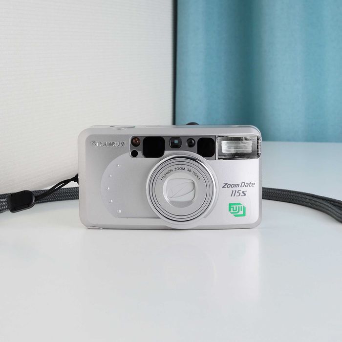 Fujifilm Zoom Date 115s - Плівковий фотоапарат