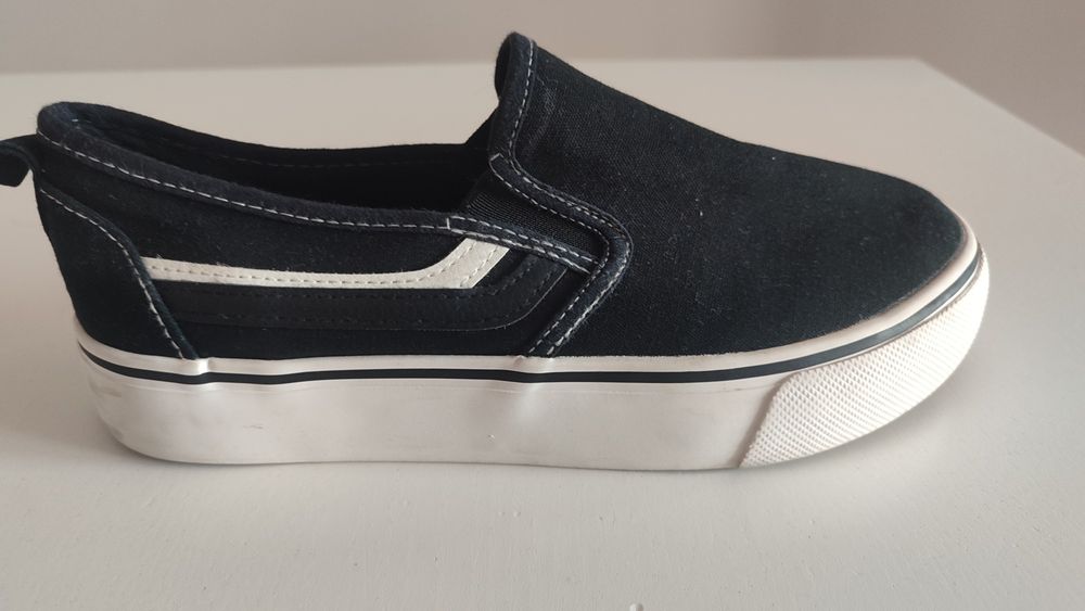 Trampki chłopięce wsuwane czarne Reserved 38