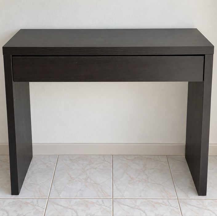 Mesa/escrivaninha IKEA com gaveta – castanho-escuro