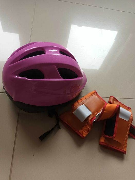 Kask plus ochraniacze na nadgarski