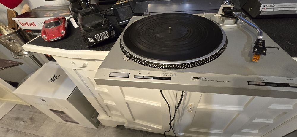 Gramofon Technics SL-D202 –
