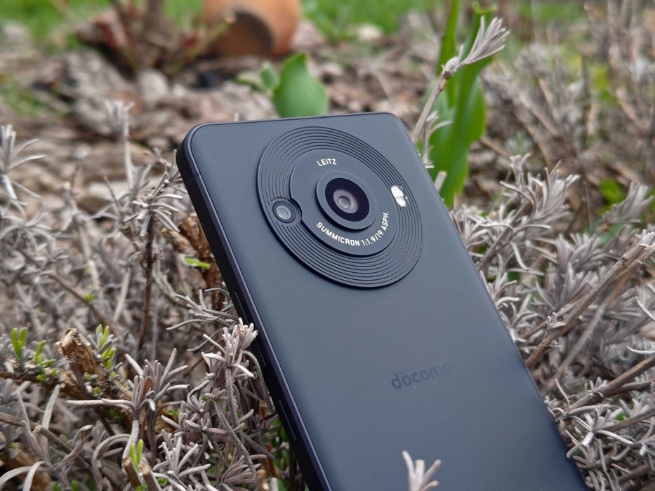 Смартфон с камерой Leica 1" Sharp AQUOS R8Pro(2sim,6.59"240Hz WUXGA+,IP68,NFC,12\256gb Snap8Gen2)