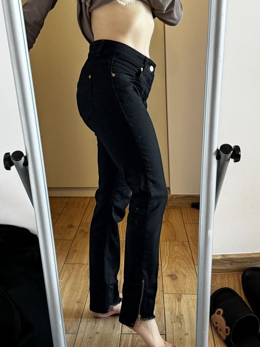 Spodnie czarne z zamkami