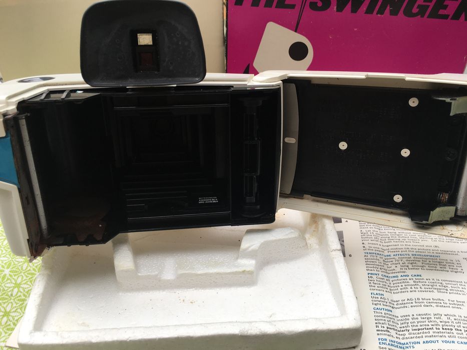 Polaroid Land Camera Model 20 The Swinger c/ caixa original e document