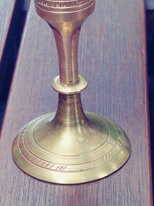 Zdobiony kielich mosiężny