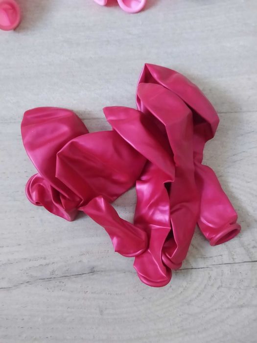 KAHEIGN Zestaw balonów girlandy 62 elementy OPIS