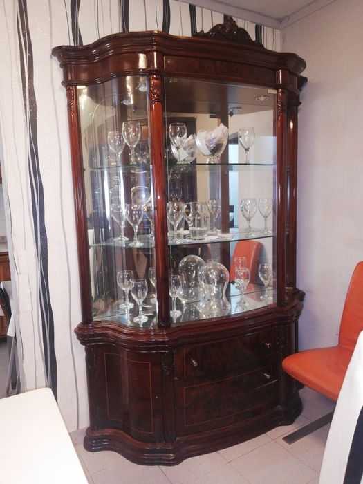 Vitrine e bar de canto em mogno