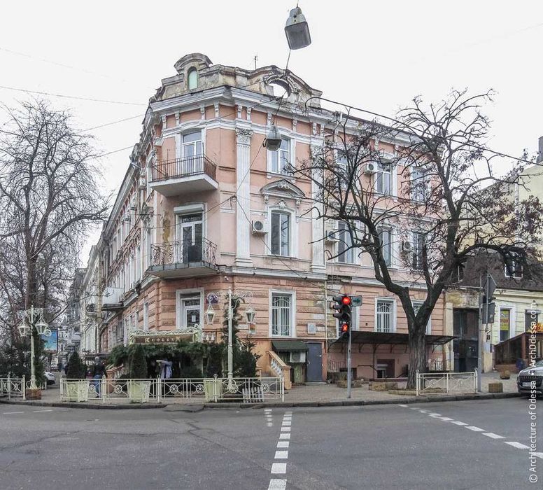 Редкая находка: большая семейная квартира в тихом квартале у Горсада