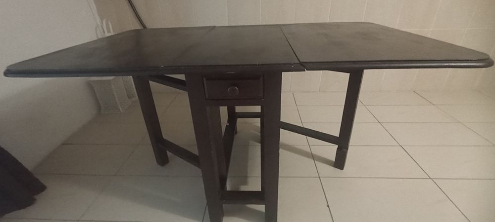 Mesa madeira maciça 1,50 cm comp 
Comprimento 1,50
Largura