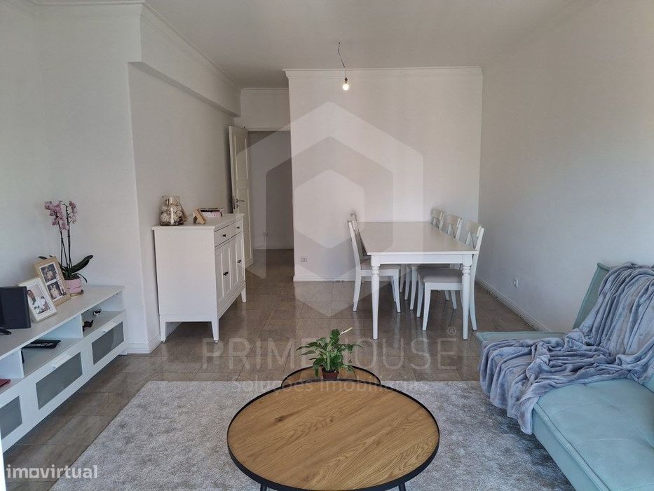 Apartamento T2 com Garagem na Avenida Independência das Colónias