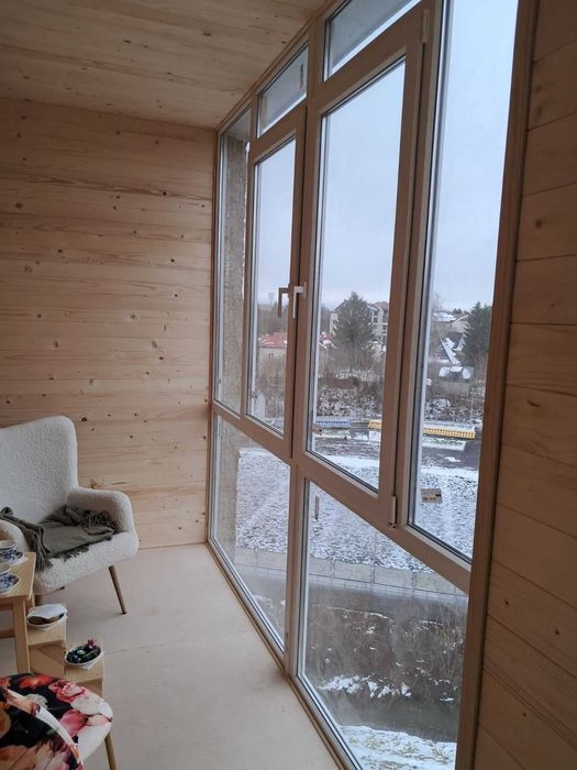 Балкони. Встановлення балконних вікон. Обшивка та утеплення балконів.