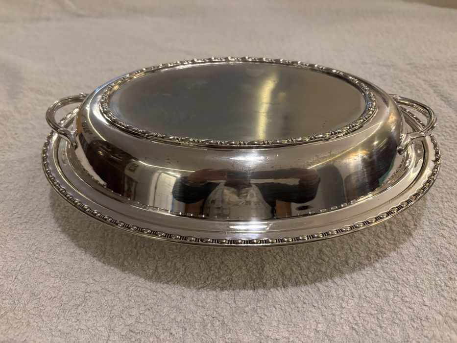 Prato coberto em casquinha de prata inglesa