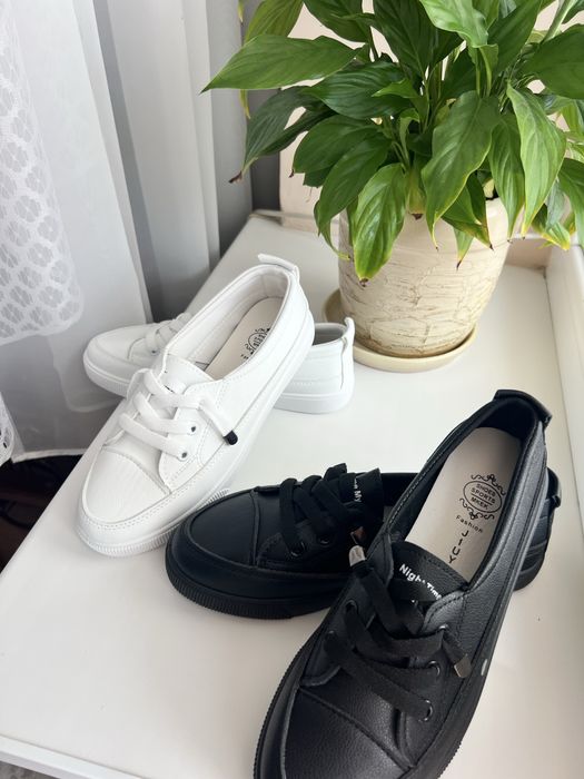 Жіночі макасіни на шнурівці