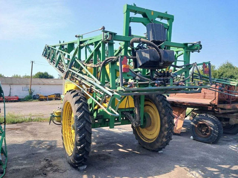 Обприскувач John Deere 740