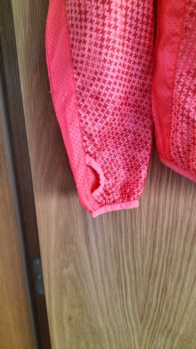 Casaco corta vento rosa